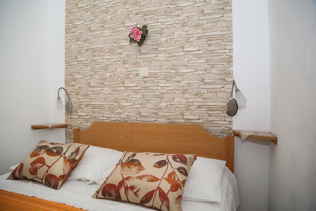 Apartments Dragica Milna  Exterior foto