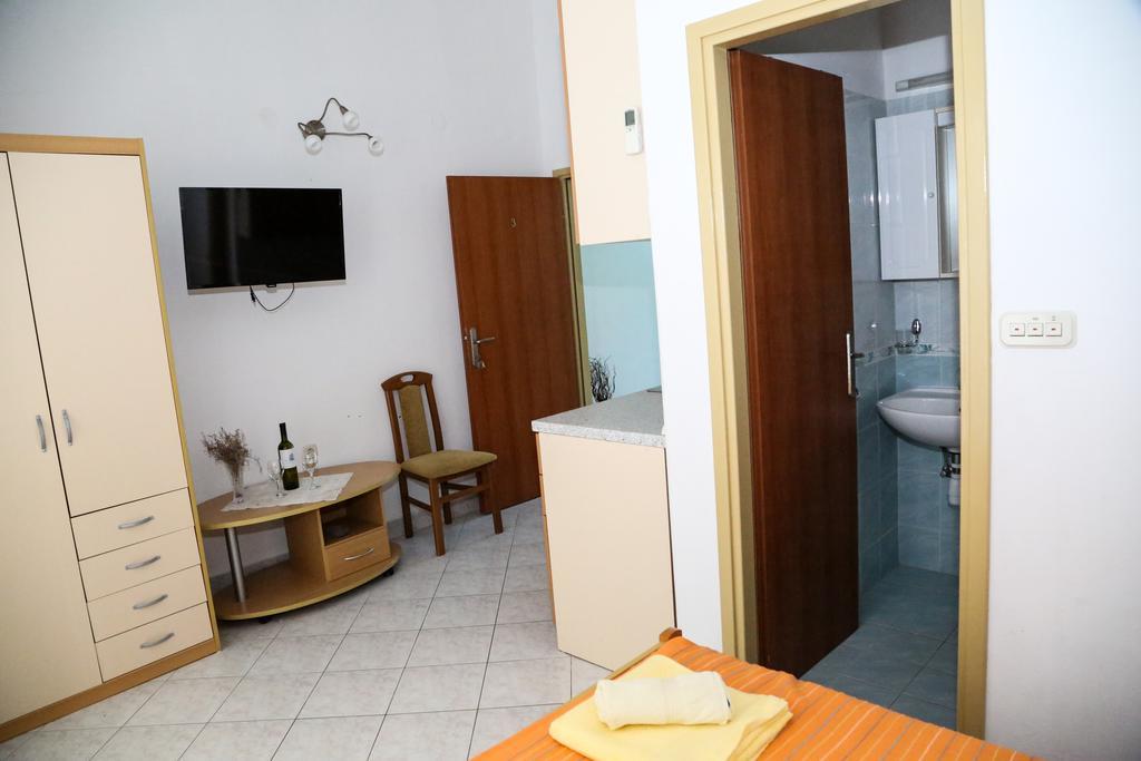 Apartments Dragica Milna  Exterior foto