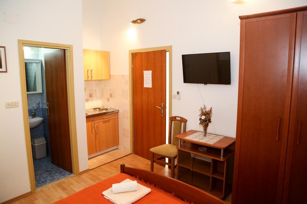 Apartments Dragica Milna  Exterior foto